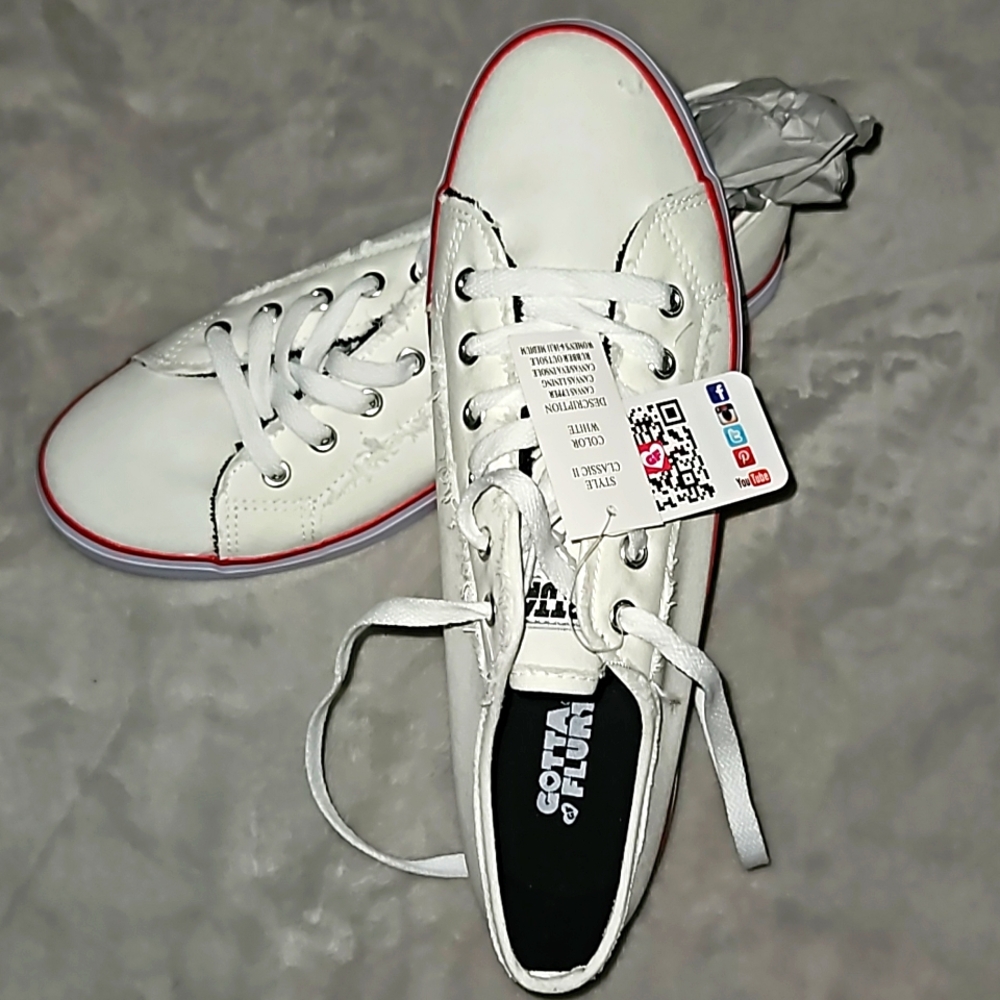 Women's brand new Gotta Flurt cream white sneakers size 10M.